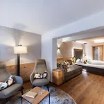 Alpenland - & Breakfast 4*
