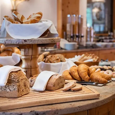 Alpenland - & Breakfast Hotell 4*