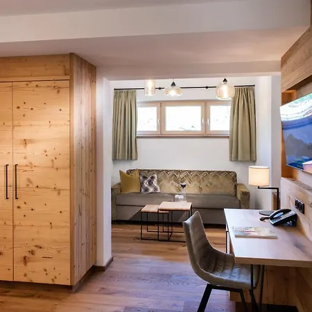 Hotell Alpenland - & Breakfast