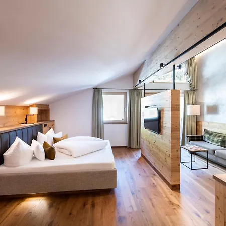 Alpenland - & Breakfast Hotel 4*