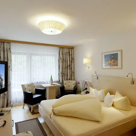 Hotel Alpenland - & Breakfast