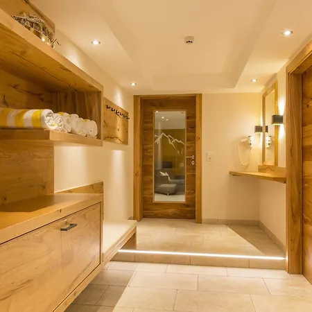 Alpenland - & Breakfast Hotel 4*