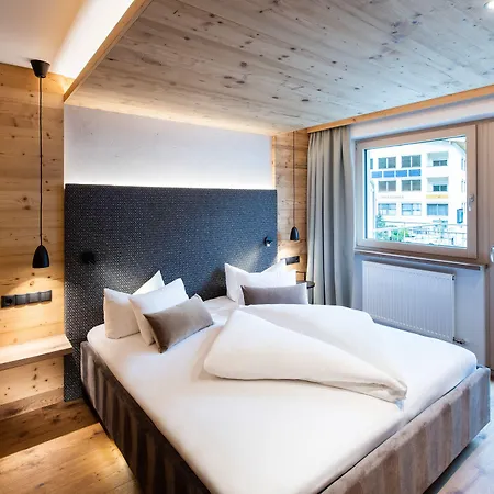 Hotel Alpenland - & Breakfast 4*