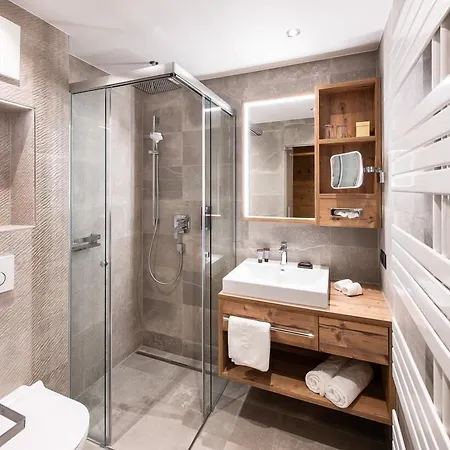 Alpenland - & Breakfast 4*