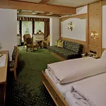 Отель Alpenland - & Breakfast 4*
