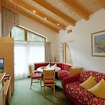 Отель Alpenland - & Breakfast Герлос