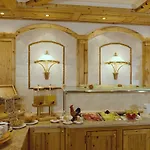 Отель Alpenland - & Breakfast Герлос