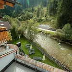 Alpenland - & Breakfast Отель 4*