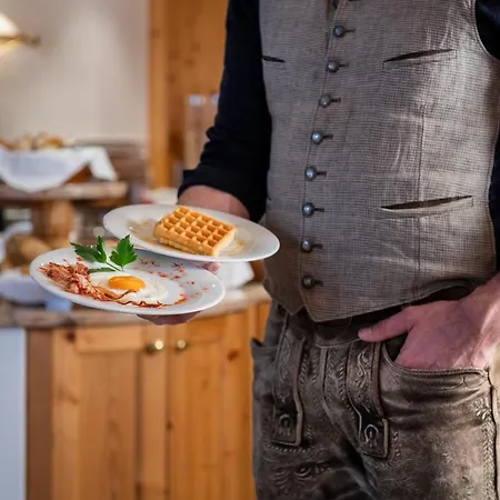 Alpenland - & Breakfast 겔로스