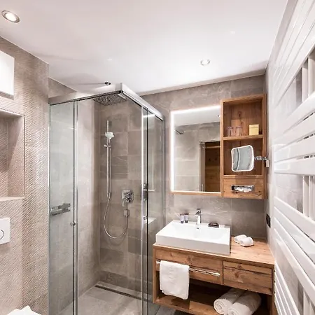 Alpenland - & Breakfast 호텔 겔로스