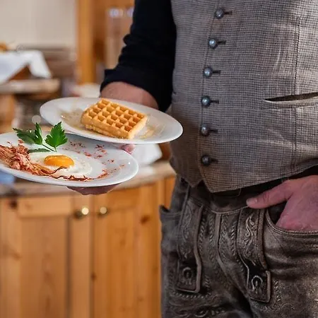 Alpenland - & Breakfast 겔로스