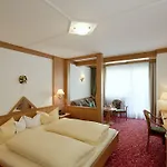 Alpenland - & Breakfast 4*
