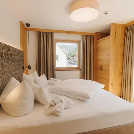 Alpenland - & Breakfast Szálloda 4*